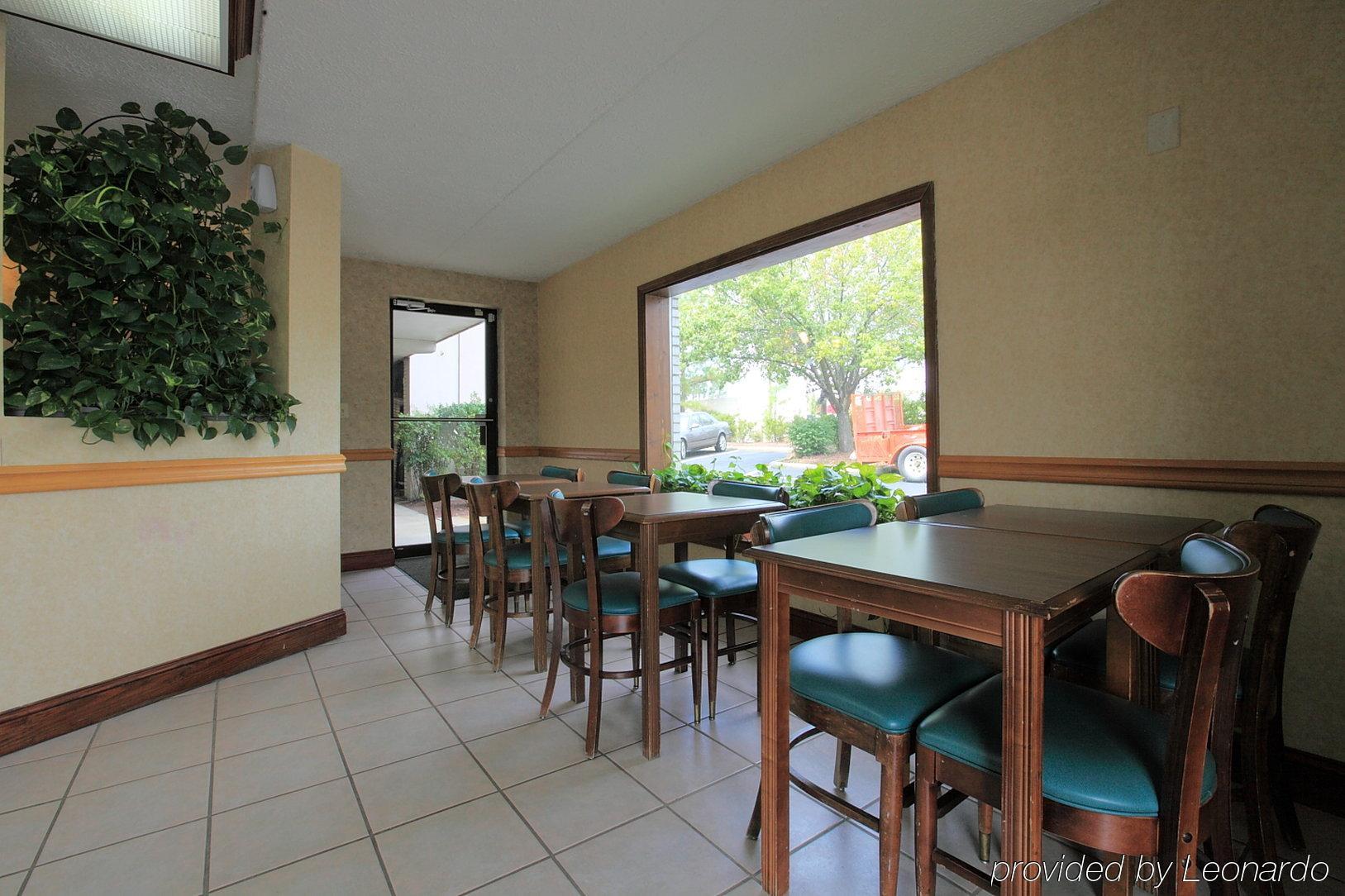 Americas Best Value Inn North Capital Ралей Ресторант снимка