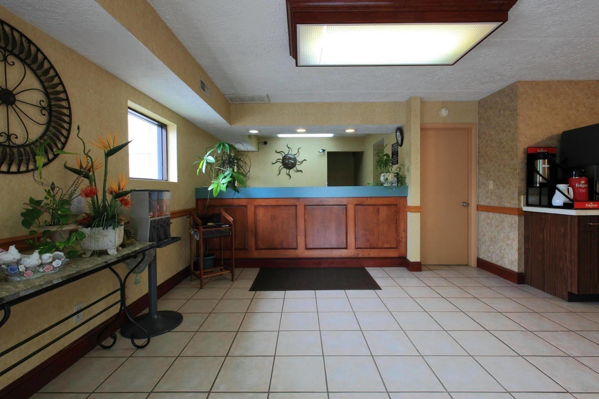 Americas Best Value Inn North Capital Ралей Интериор снимка